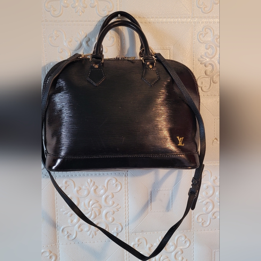 Louis Vuitton Epi BB PM Leather Black Alma Crossbody Two Way Handbag Authentic